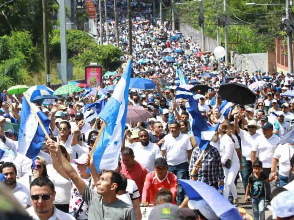 Caminata de Iglesias en Honduras reconfigura el debate político y expone tensiones con el oficialismo