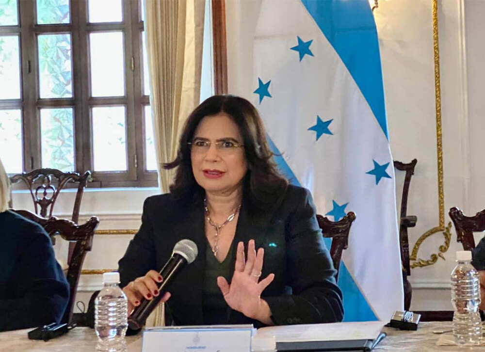 LIBRE enfrenta denuncias de fraude ante desplome de Rixi Moncada en encuestas
